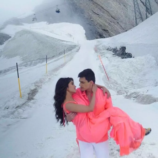 Shivangi Joshi And Mohsin Khan's Romantic PDA Is The Perfect Answer To